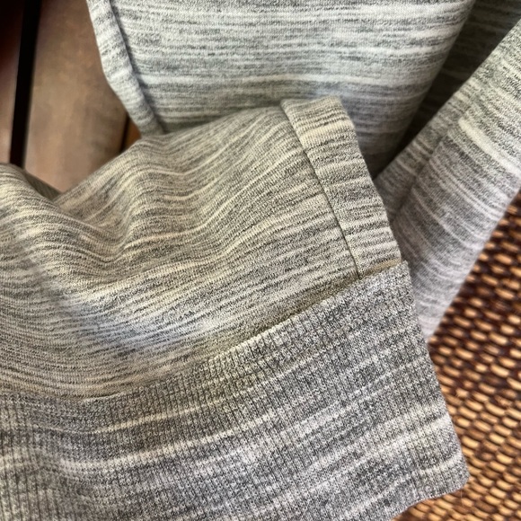 Lucky Brand joggers in shades of gray with slash pockets. Size M. - Picture 4 of 6